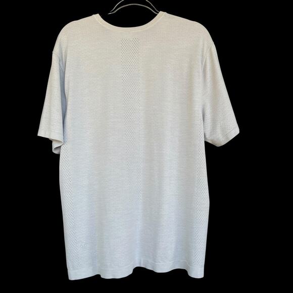 Lululemon Shirt Mens 2XL Gray Athletic Vent Tech Short Sleeve Perforated Tee - Picture 2 of 10
